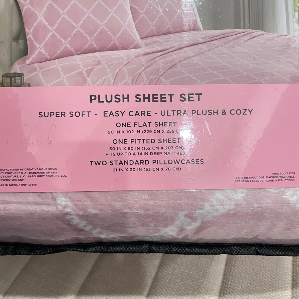 Juicy Couture Queen Plush Sheet Set‎ Pink Logo Trellis Ultra Soft 4 Piece NEW